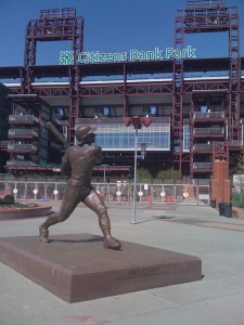 The statue of Mike Schmidt from outside the ballpark